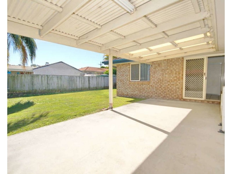 11 Poinciana St, Wynnum West QLD 4178