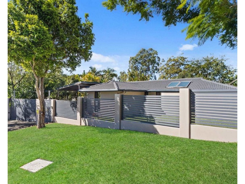 6 Tinbeerwah Place, Chapel Hill QLD 4069