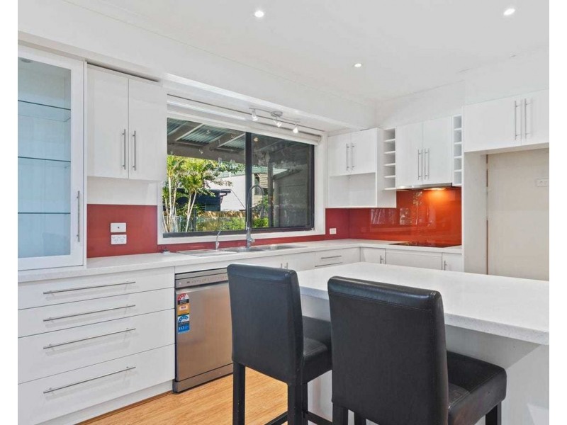 6 Tinbeerwah Place, Chapel Hill QLD 4069