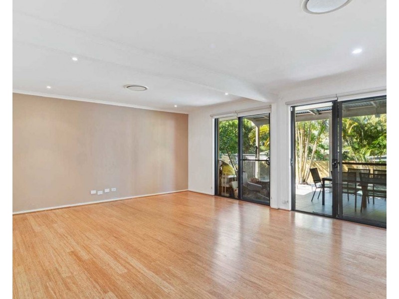 6 Tinbeerwah Place, Chapel Hill QLD 4069