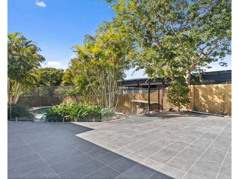 6 Tinbeerwah Place, Chapel Hill QLD 4069