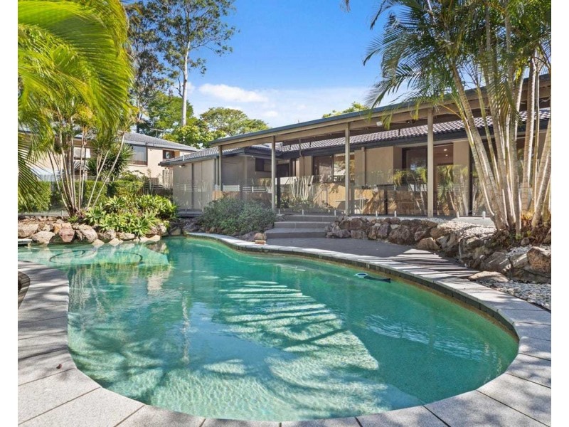 6 Tinbeerwah Place, Chapel Hill QLD 4069