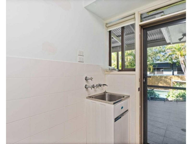 6 Tinbeerwah Place, Chapel Hill QLD 4069