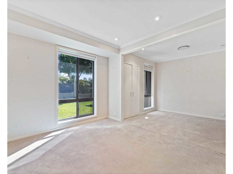 6 Tinbeerwah Place, Chapel Hill QLD 4069