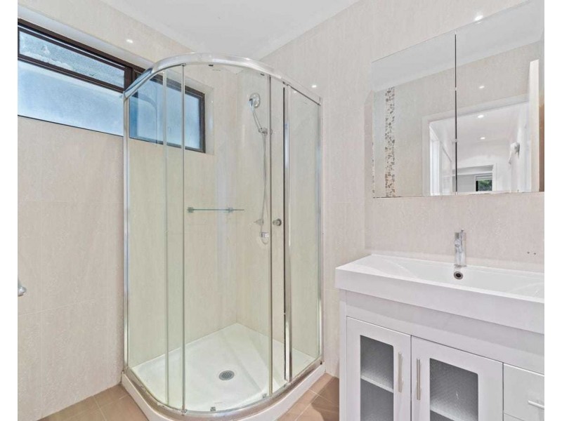 6 Tinbeerwah Place, Chapel Hill QLD 4069