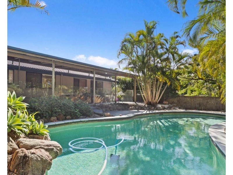 6 Tinbeerwah Place, Chapel Hill QLD 4069