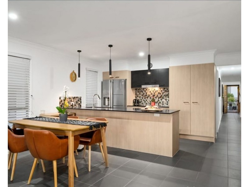 16 Sawyer St, Spring Mountain QLD 4124