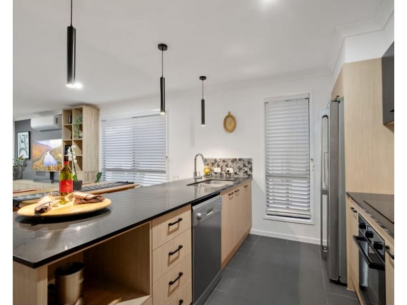 16 Sawyer St, Spring Mountain QLD 4124