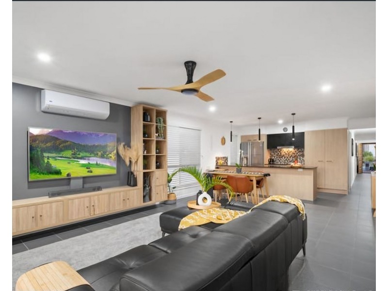 16 Sawyer St, Spring Mountain QLD 4124