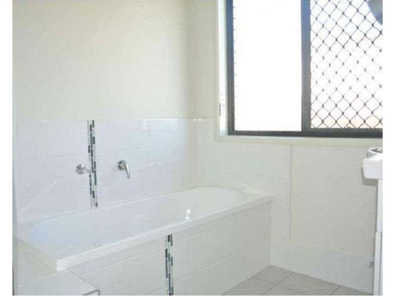 12 Hoffman Way, Bundamba QLD 4304