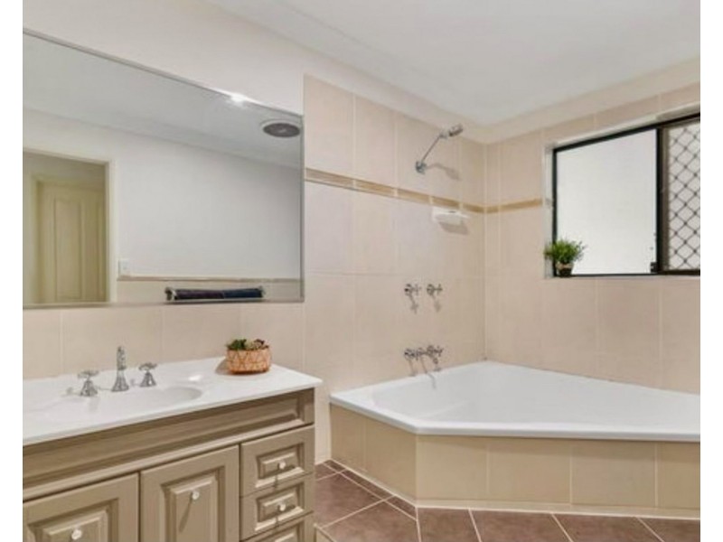 2-4 Wallaroo Crt Greenbank, Greenbank QLD 4124