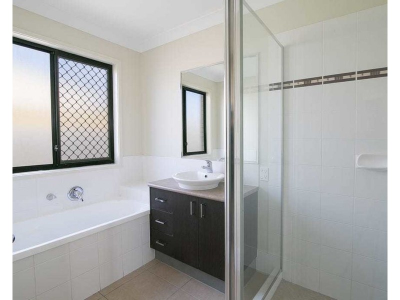 11 Ronayne Circle, One Mile QLD 4305