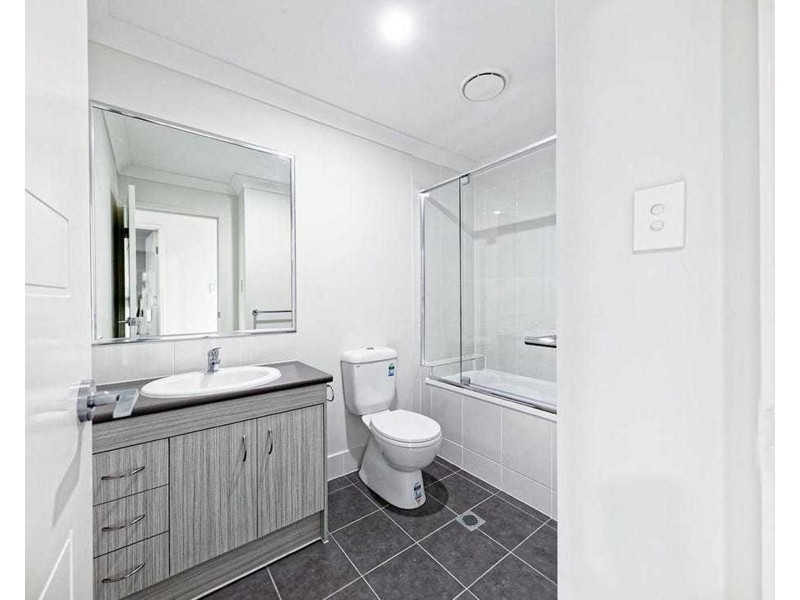 2/71 Windle Road, Brassall QLD 4305