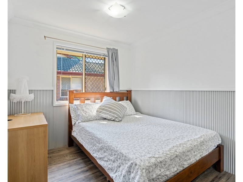 4/5 Spalding Crescent, Goodna QLD 4300