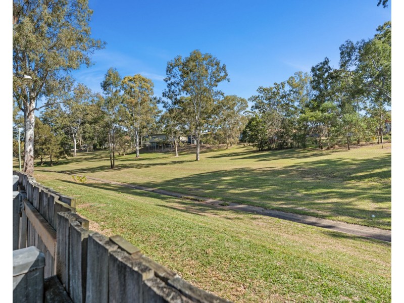 4/5 Spalding Crescent, Goodna QLD 4300