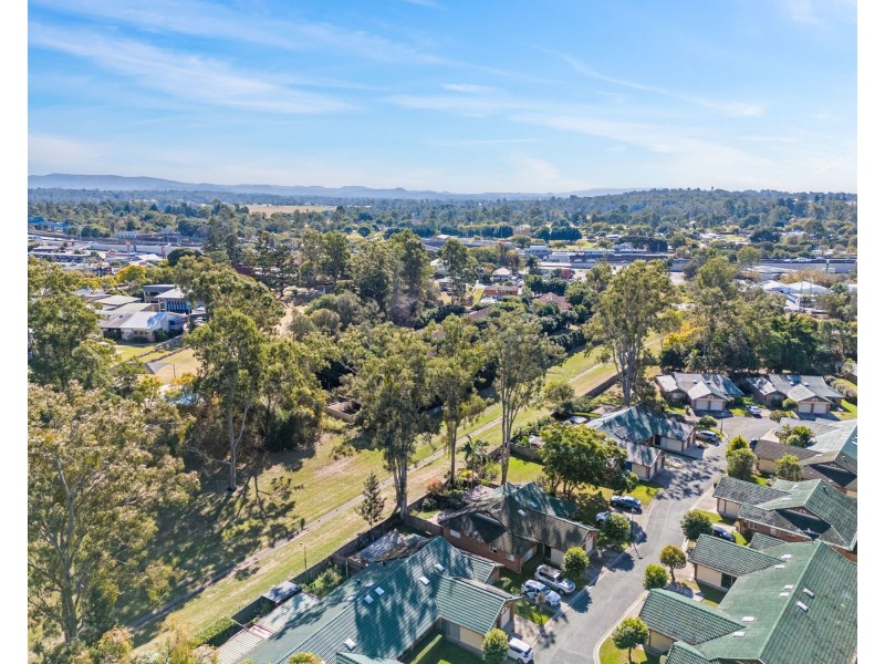 4/5 Spalding Crescent, Goodna QLD 4300