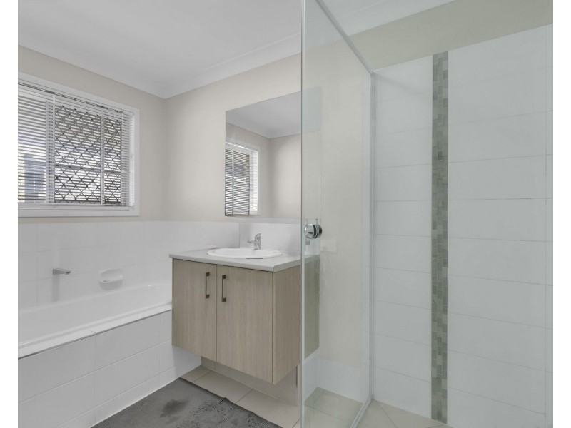 8 Kintore Street, Heathwood QLD 4110