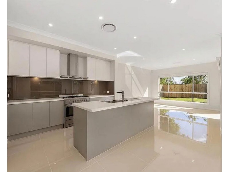 61 Sunset Rd, Kenmore QLD 4069