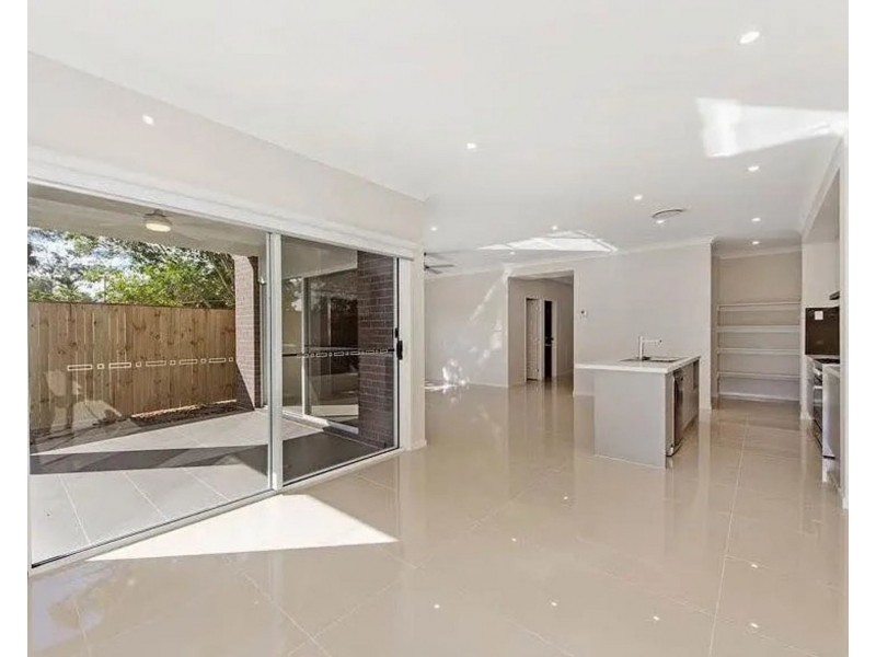 61 Sunset Rd, Kenmore QLD 4069