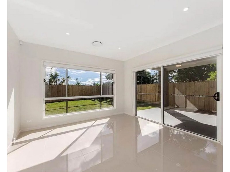 61 Sunset Rd, Kenmore QLD 4069