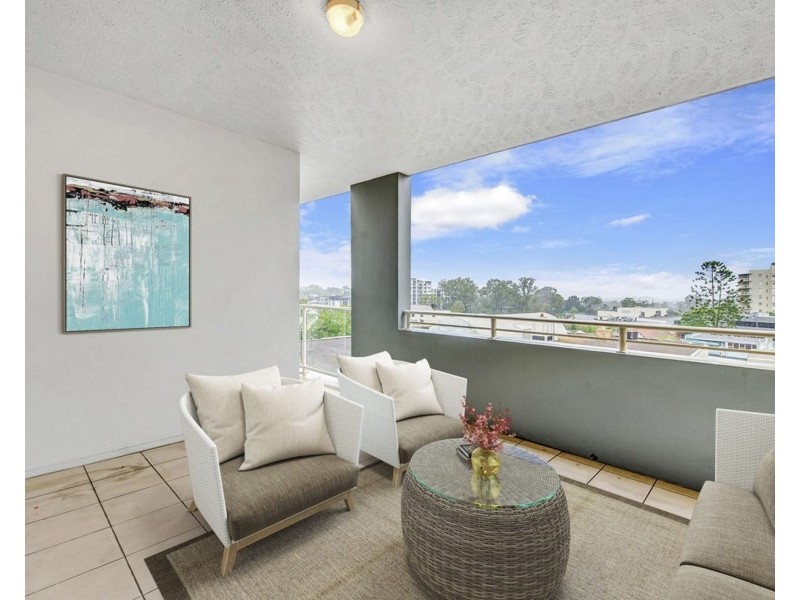 15 Grosvenor Rd, Indooroopilly QLD 4068