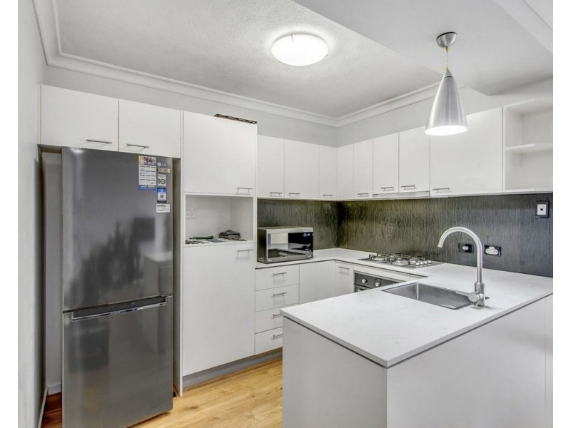 15 Grosvenor Rd, Indooroopilly QLD 4068