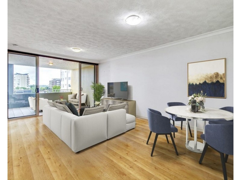 15 Grosvenor Rd, Indooroopilly QLD 4068