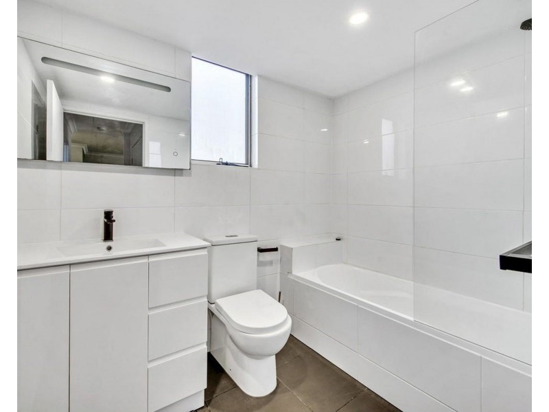 15 Grosvenor Rd, Indooroopilly QLD 4068