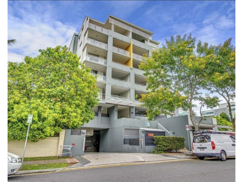 15 Grosvenor Rd, Indooroopilly QLD 4068