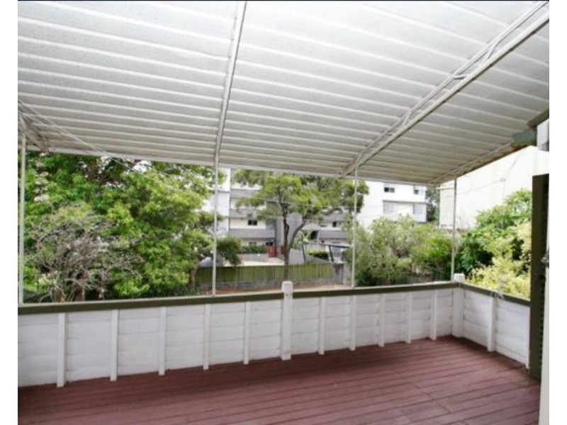 15 Grosvenor Rd, Indooroopilly QLD 4068