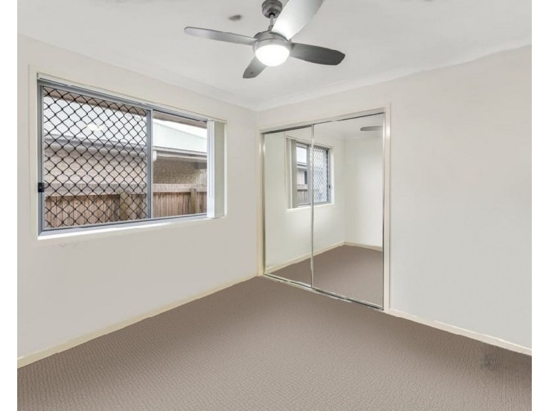 9 Niels Cres, Park Ridge QLD 4125