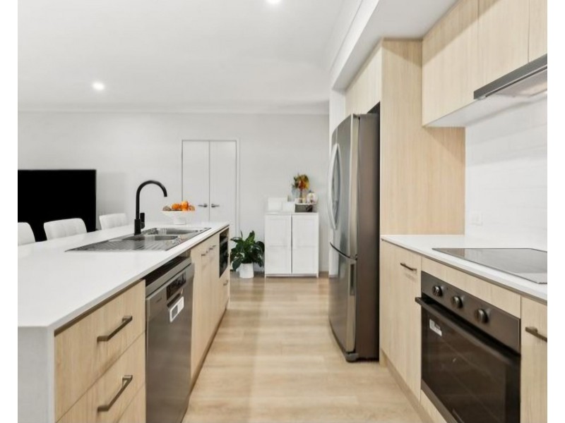 6 Palmer Road, Greenbank QLD 4124