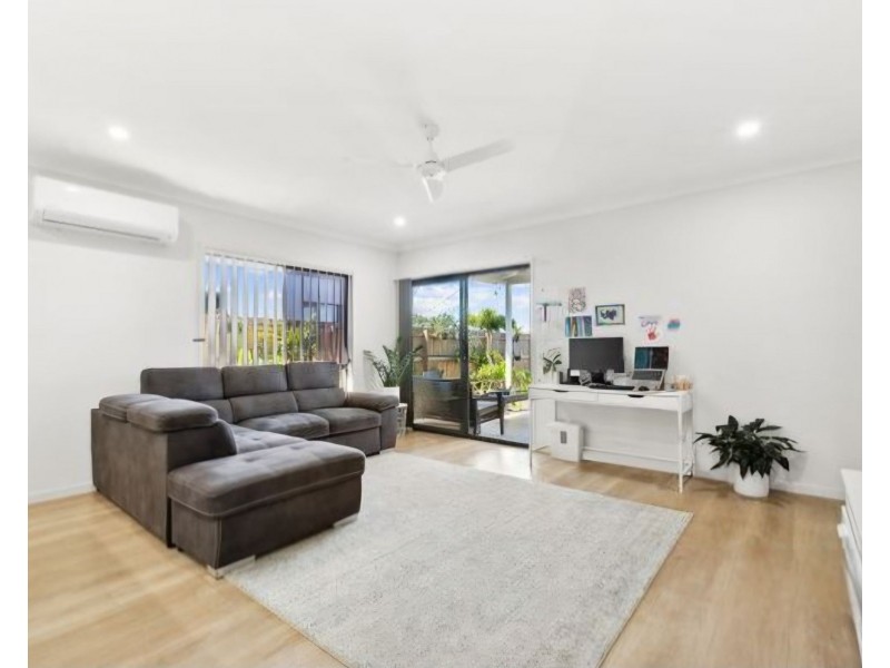 6 Palmer Road, Greenbank QLD 4124