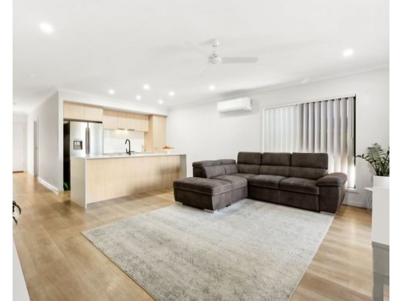 6 Palmer Road, Greenbank QLD 4124