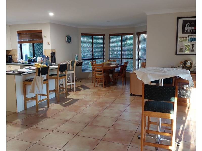 11 Bellfield Place, Westlake QLD 4074