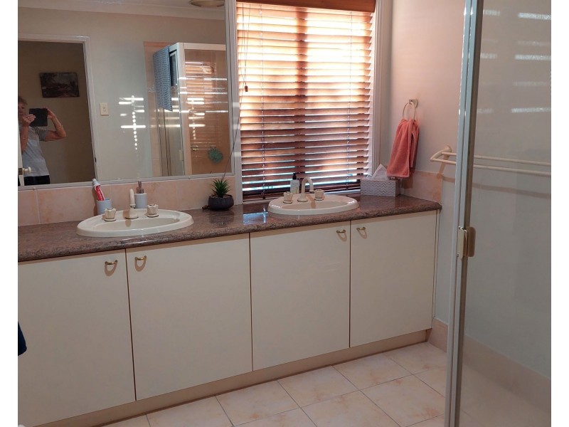 11 Bellfield Place, Westlake QLD 4074