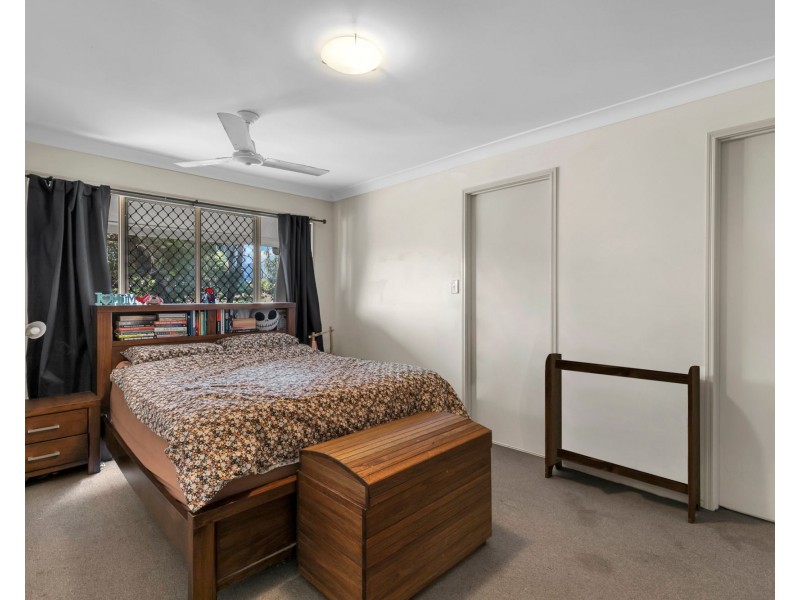17 Park Edge Drive, Springfield Lakes QLD 4300