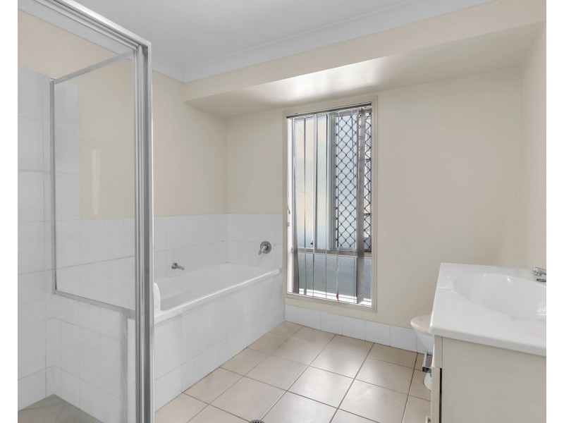 17 Park Edge Drive, Springfield Lakes QLD 4300