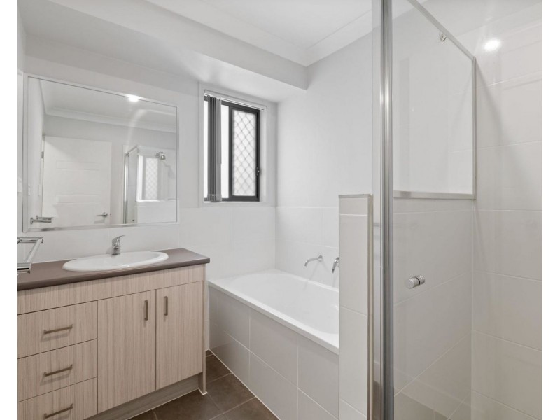 2/20a macaranga Street, Marsden QLD 4132