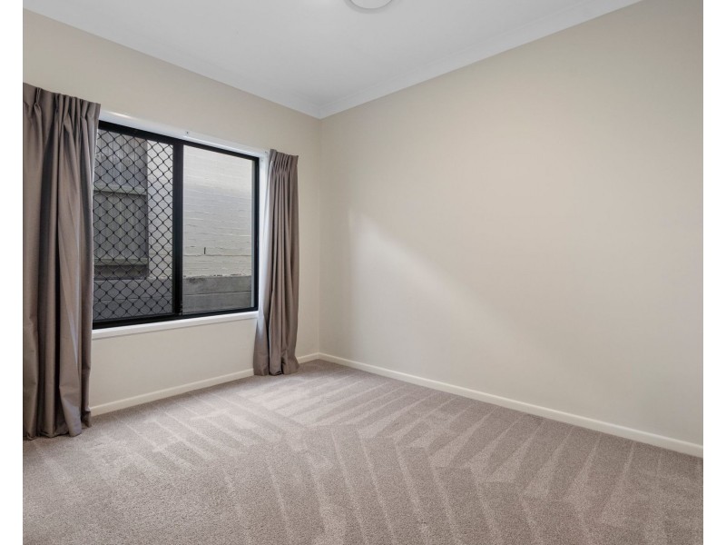 24 Summit Dr, Springfield Lakes QLD 4300