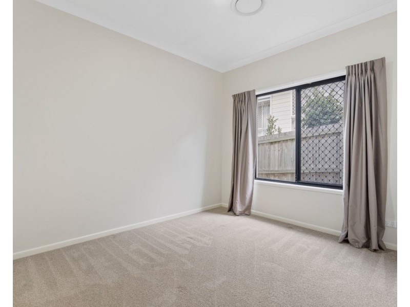 24 Summit Dr, Springfield Lakes QLD 4300