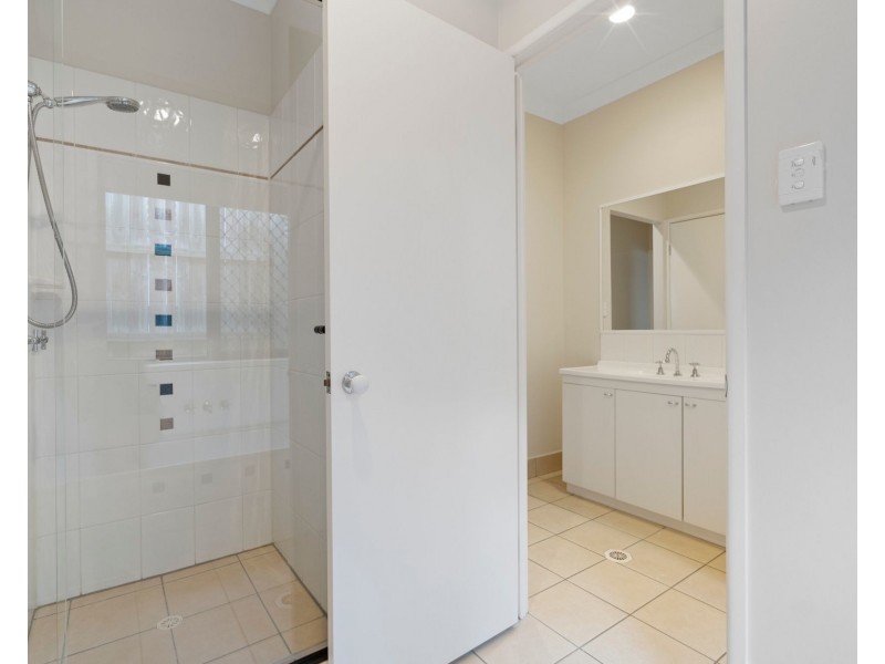 24 Summit Dr, Springfield Lakes QLD 4300