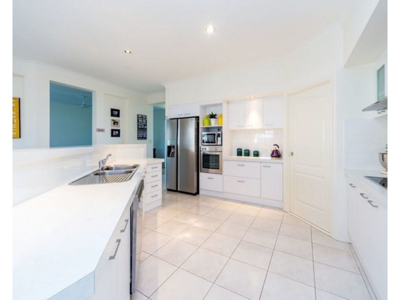 36 Gerard St, Pacific Pines QLD 4211