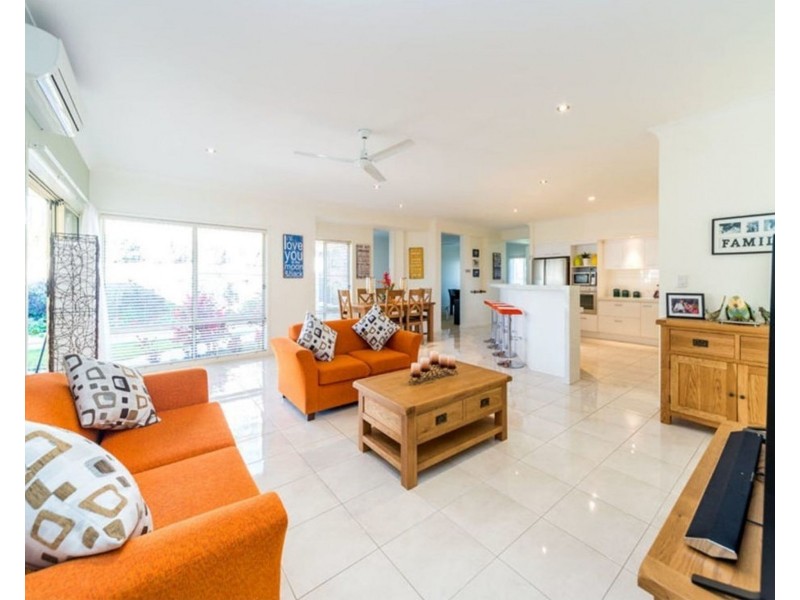 36 Gerard St, Pacific Pines QLD 4211