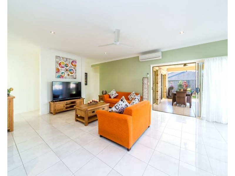 36 Gerard St, Pacific Pines QLD 4211