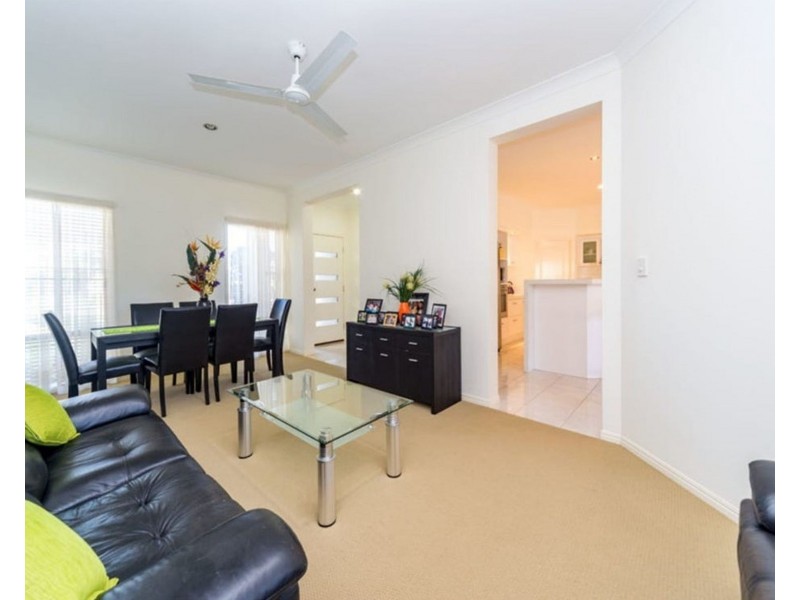 36 Gerard St, Pacific Pines QLD 4211