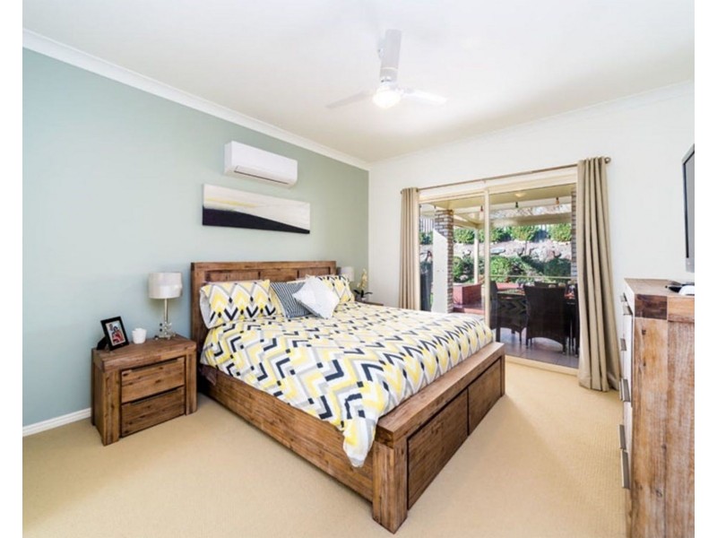 36 Gerard St, Pacific Pines QLD 4211