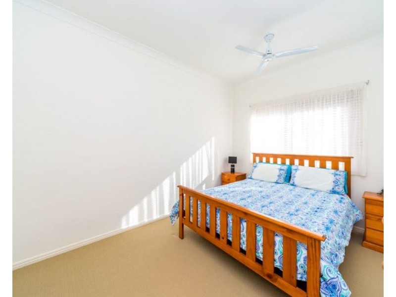 36 Gerard St, Pacific Pines QLD 4211