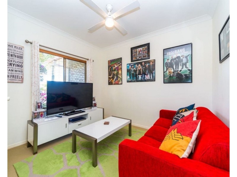 36 Gerard St, Pacific Pines QLD 4211