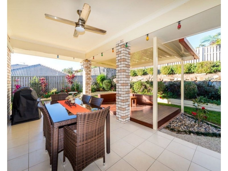 36 Gerard St, Pacific Pines QLD 4211